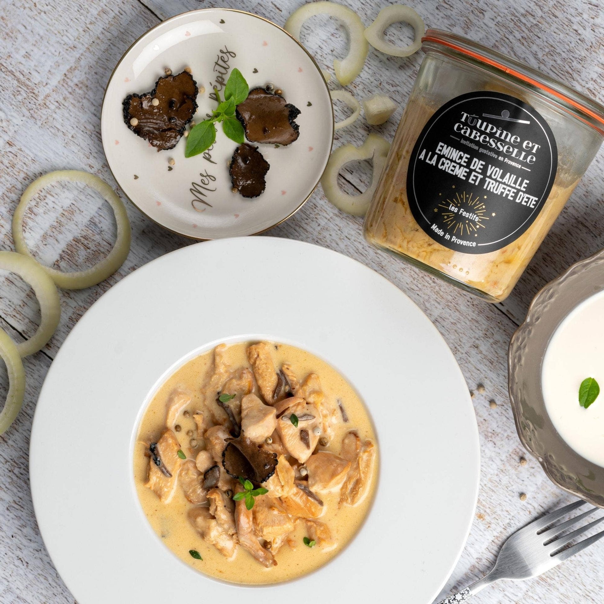 Toupine et Cabesselle - Geschnittenes Hähnchen mit Crème-fraîche-Sauce und Sommertrüffel - UBSBOT.eu - Fine things for you